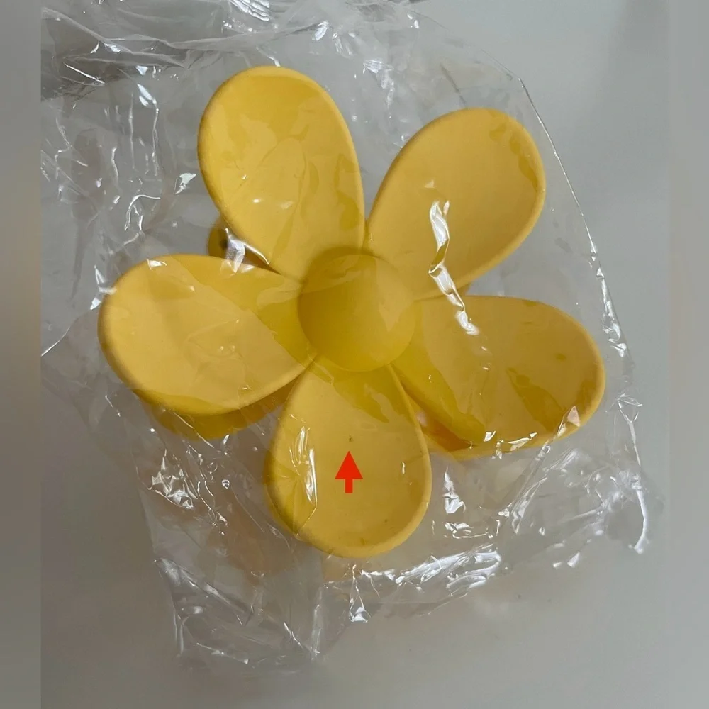 Large Flower Hair Accessories Claw Hair Clips Set of 2 Yellow & Purple NWOT - Picture 5 of 12